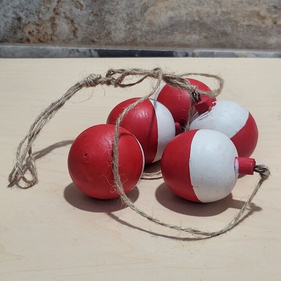 5 Wood Bobbers On Jute Rope Distressed Red & White Fish Net Floats Decor - Picture 6 of 7
